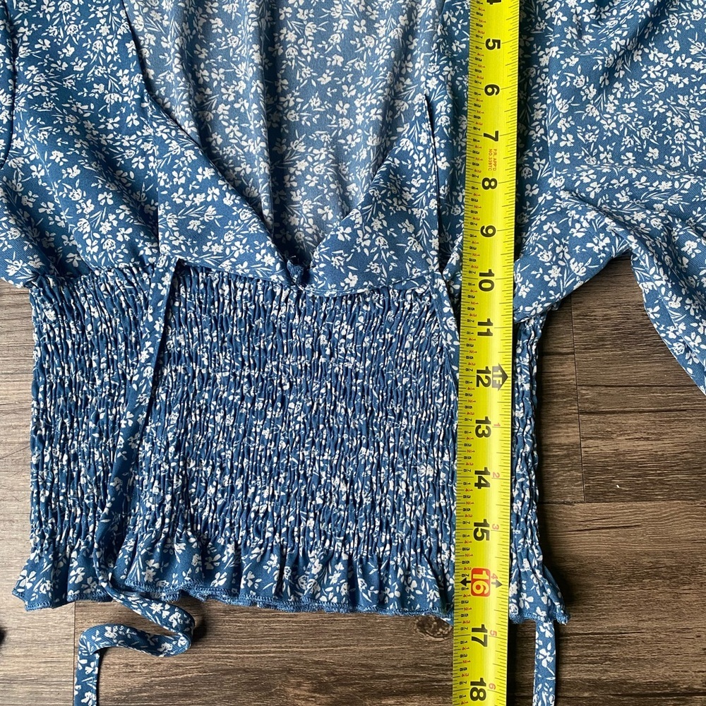 ROMWE Women’s Floral Long Sleeve Crop Top Size M - Picture 4 of 8